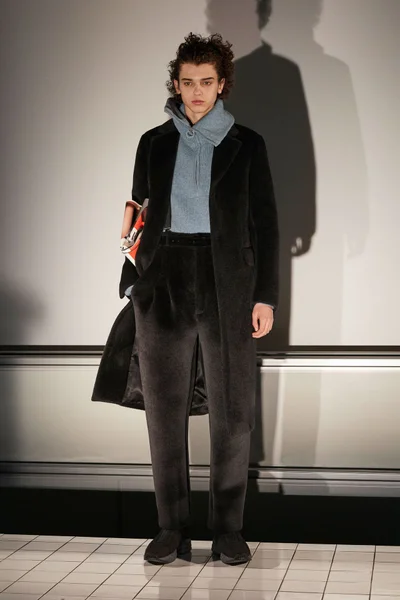 Look 10